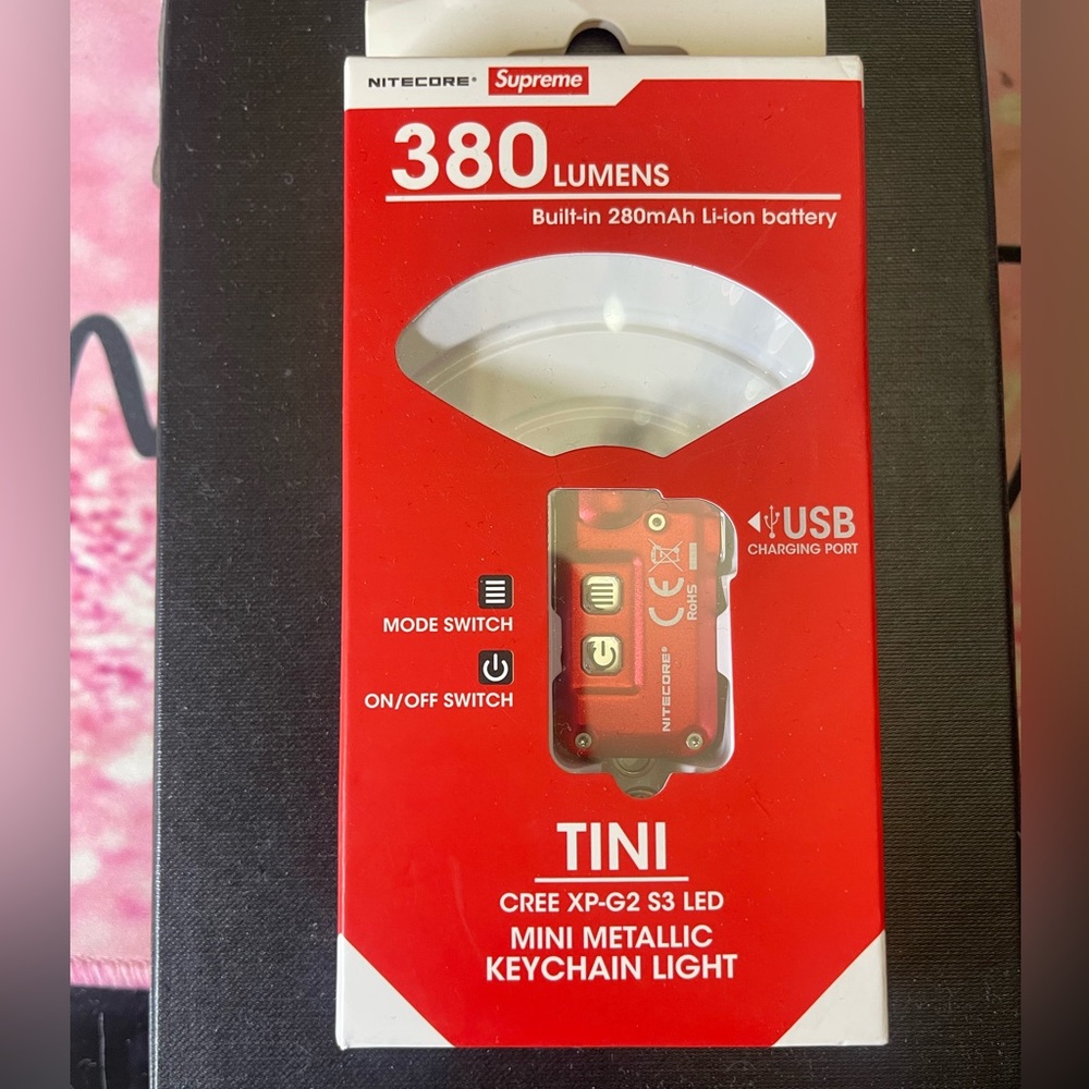 🆕 Supreme/ NITECORE Tini Keychain Light